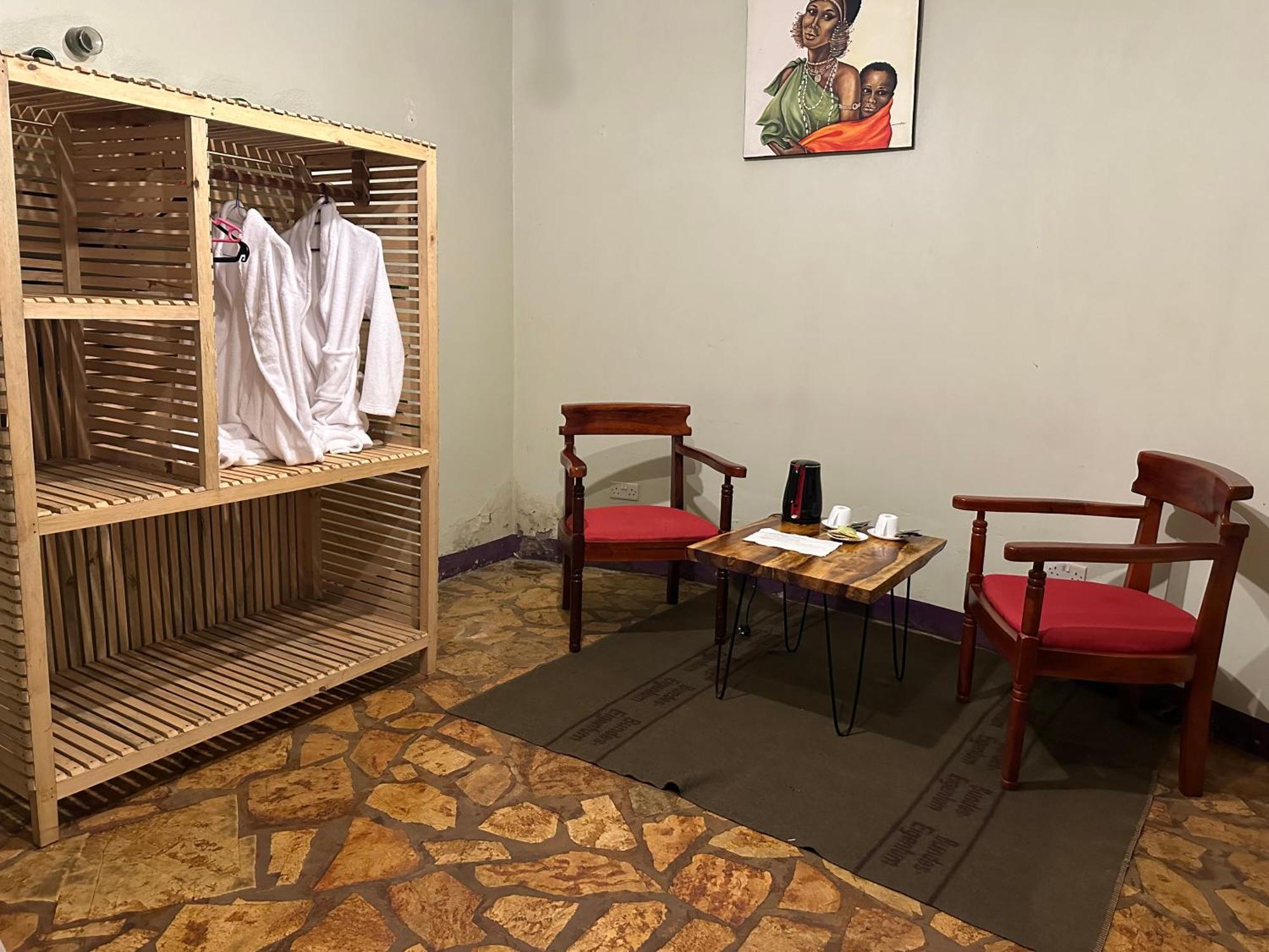 Afro Smile Hotel & Guest House Jinja Exterior foto