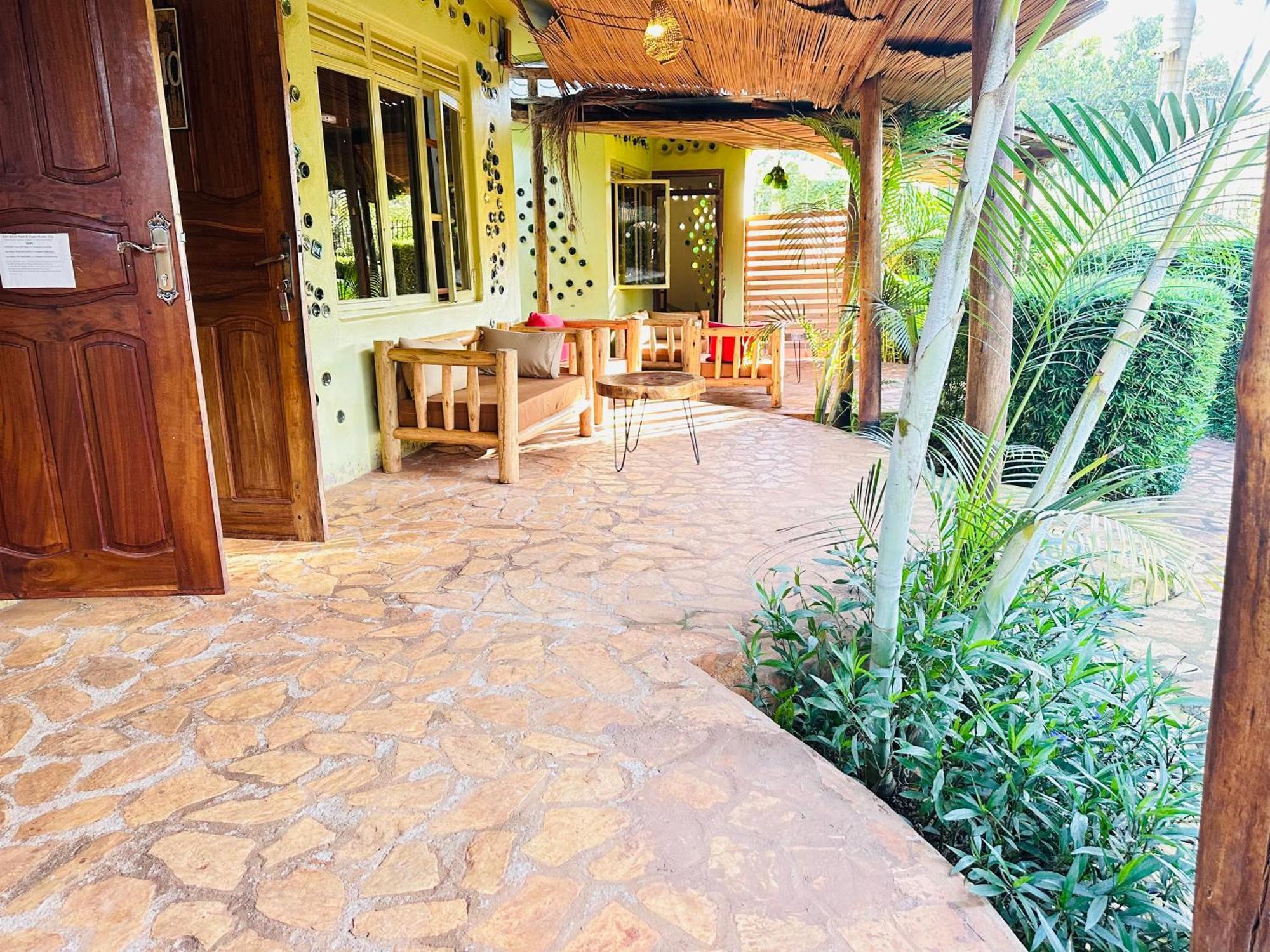 Afro Smile Hotel & Guest House Jinja Exterior foto
