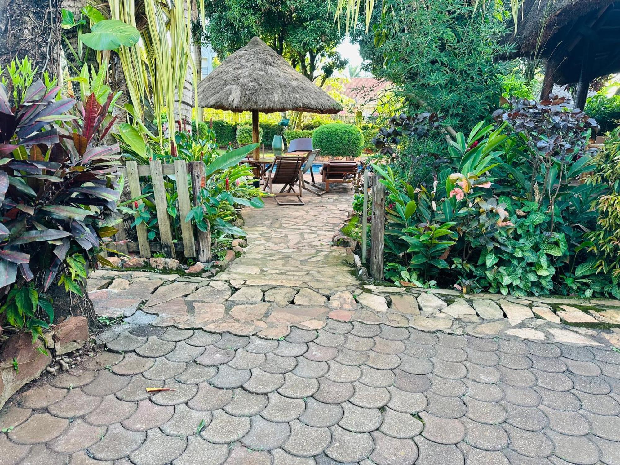 Afro Smile Hotel & Guest House Jinja Exterior foto